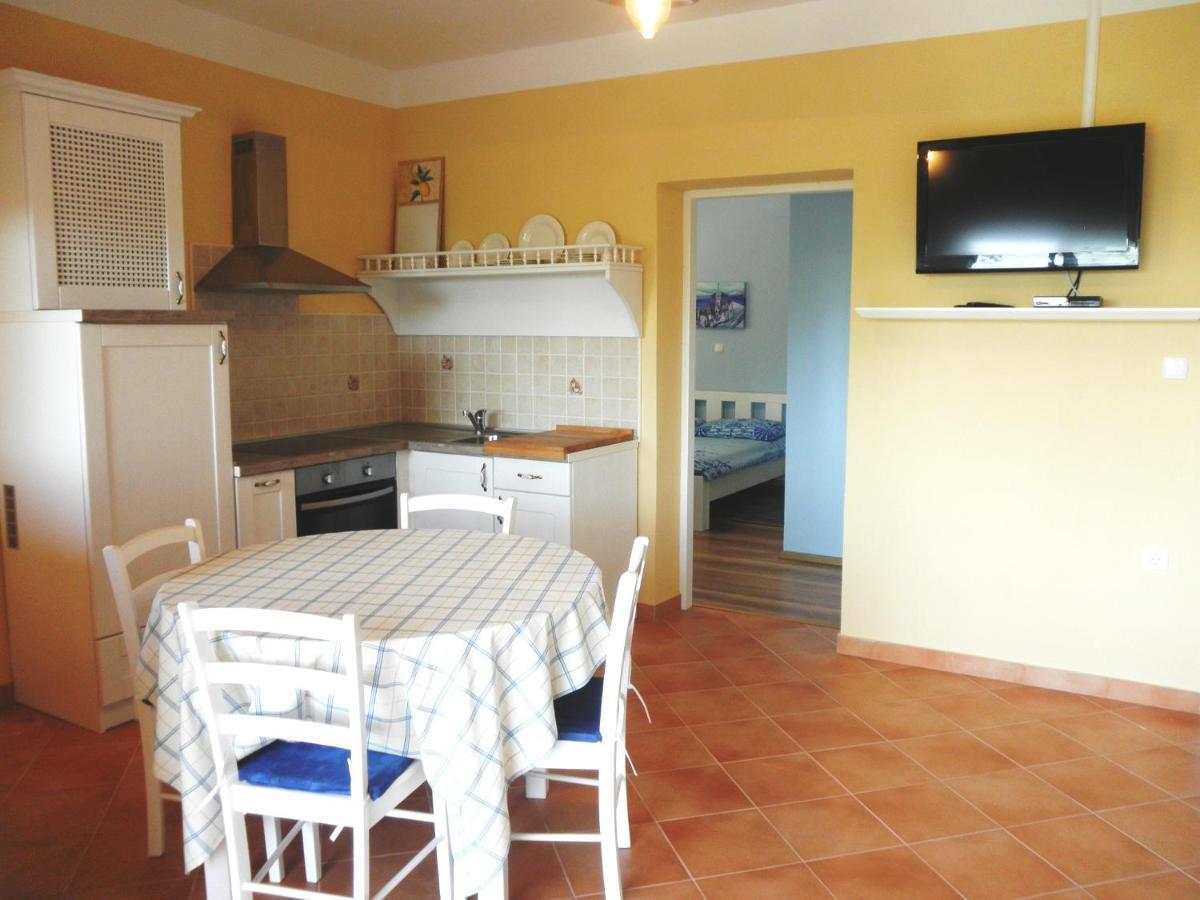Apartments Villa Kristina Supetarska Draga Extérieur photo