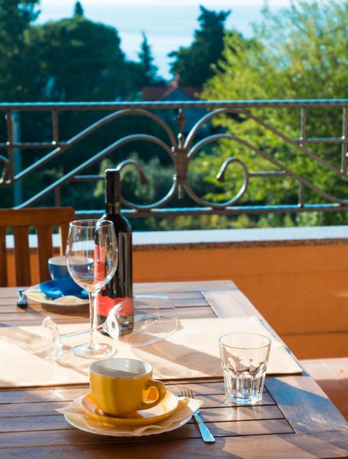 Apartments Villa Kristina Supetarska Draga Extérieur photo