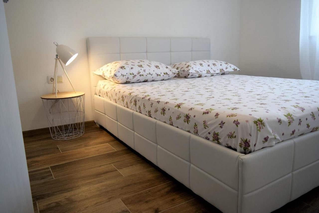 Apartments Villa Kristina Supetarska Draga Extérieur photo
