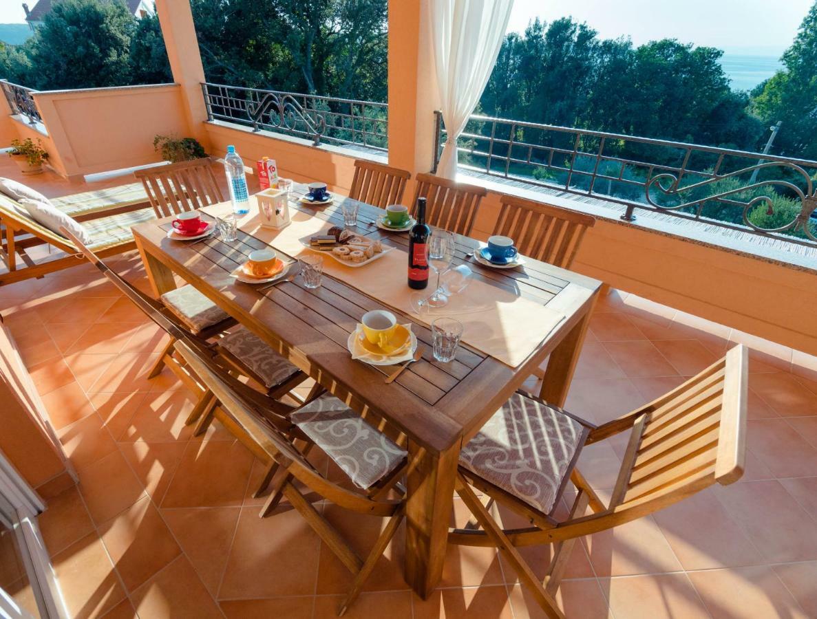 Apartments Villa Kristina Supetarska Draga Extérieur photo